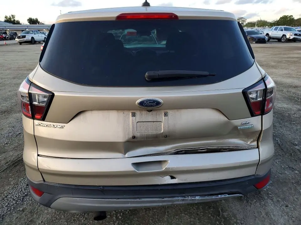 2017 FORD ESCAPE SE  