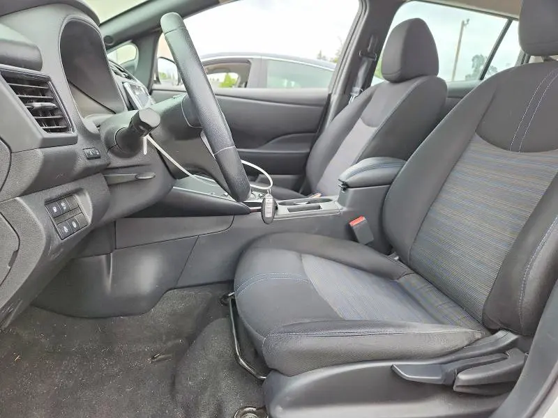 2022 NISSAN LEAF SV  