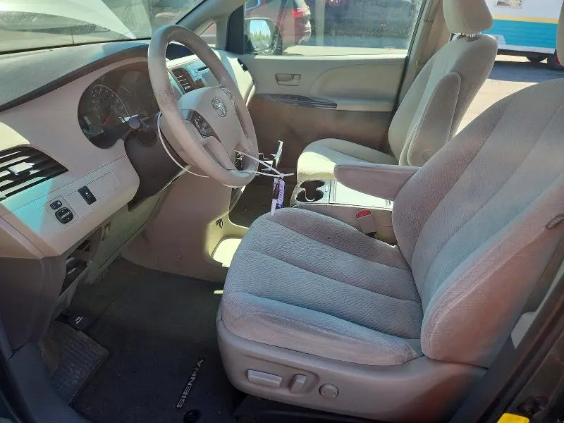 2013 TOYOTA SIENNA LE  