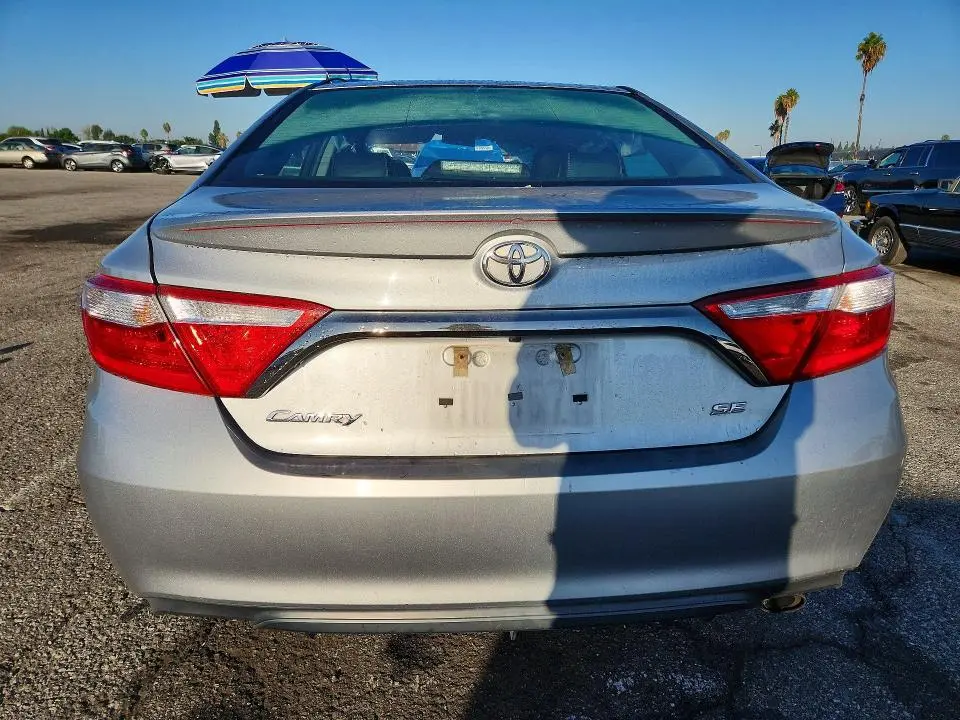 2015 TOYOTA CAMRY SE  
