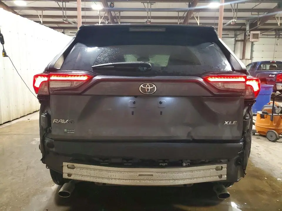 2021 TOYOTA RAV4 XLE  