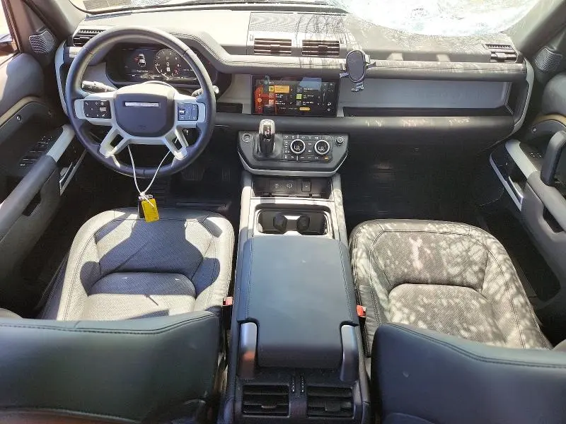 2024 LAND ROVER DEFENDER 110 S  