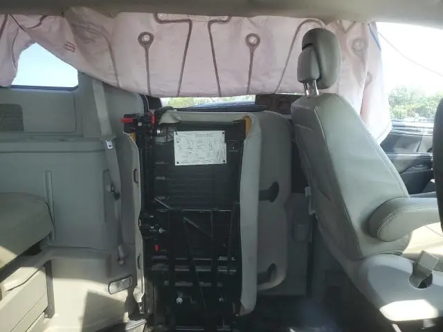 2016 DODGE GRAND CARAVAN SE  