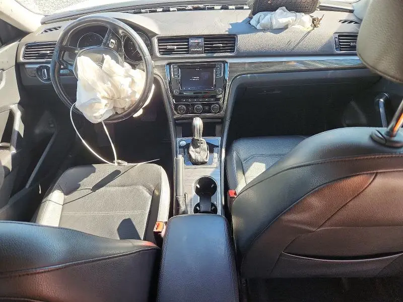 2018 VOLKSWAGEN PASSAT SE  