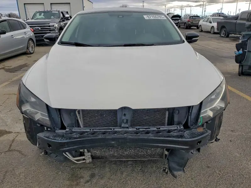 2015 VOLKSWAGEN PASSAT SE  