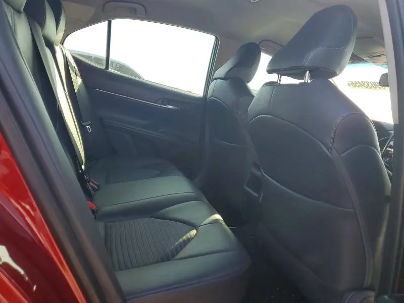 2018 TOYOTA CAMRY SE  