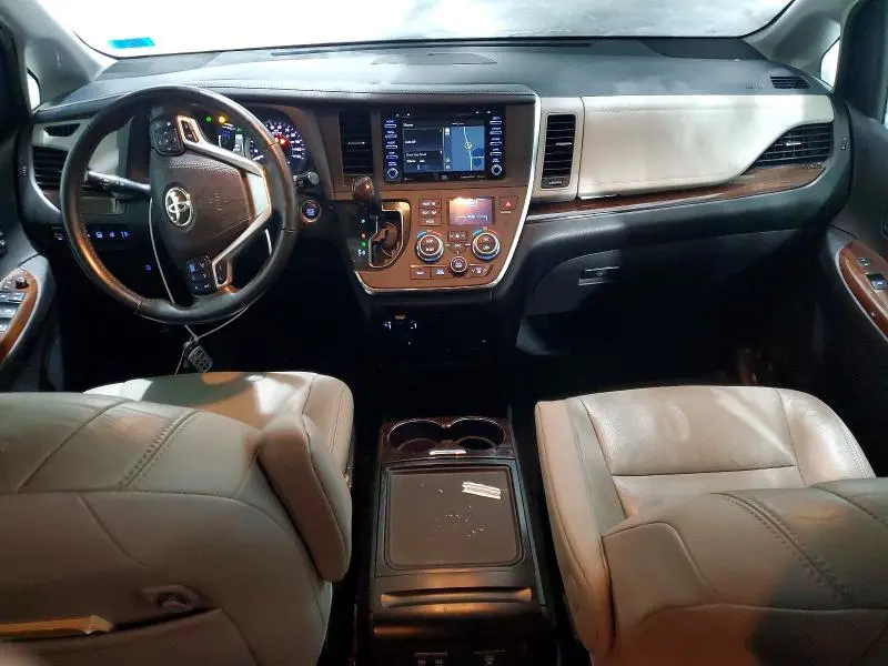 2019 TOYOTA SIENNA XLE  