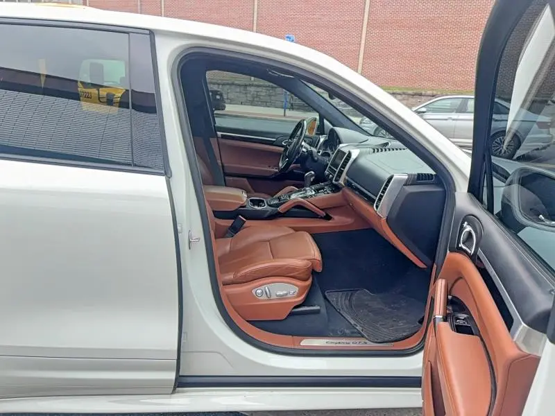 2016 PORSCHE CAYENNE GTS  