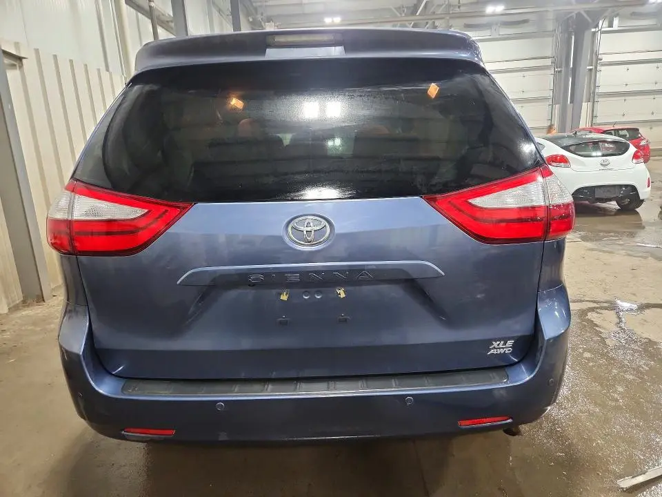 2017 TOYOTA SIENNA XLE 7-PASSENGER  
