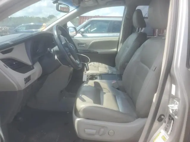 2017 TOYOTA SIENNA XLE  