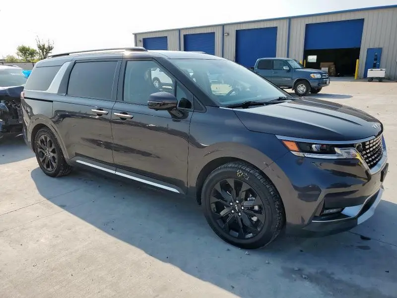 2023 KIA CARNIVAL SX  