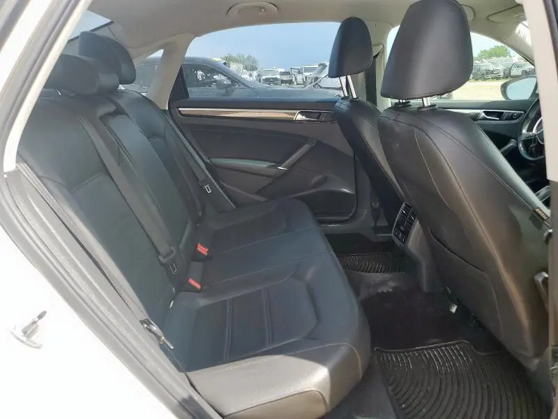 2017 VOLKSWAGEN PASSAT SE