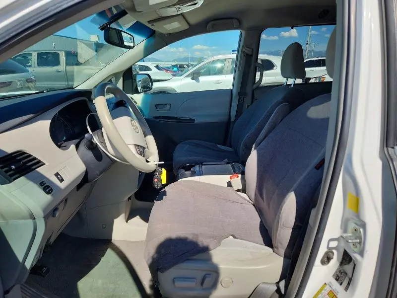 2011 TOYOTA SIENNA LE  