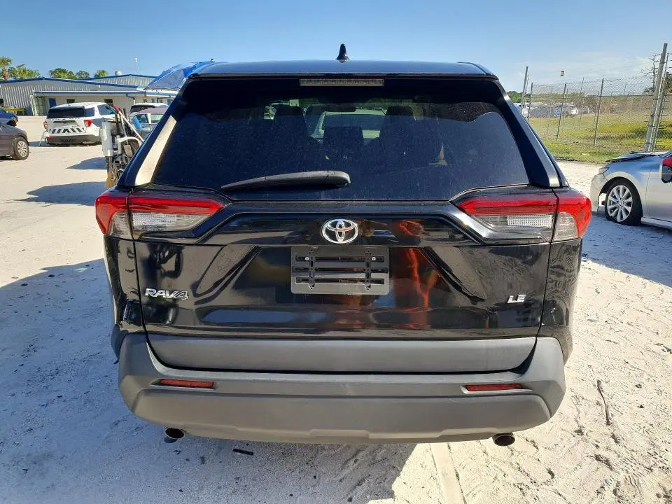 2022 TOYOTA RAV4 LE  