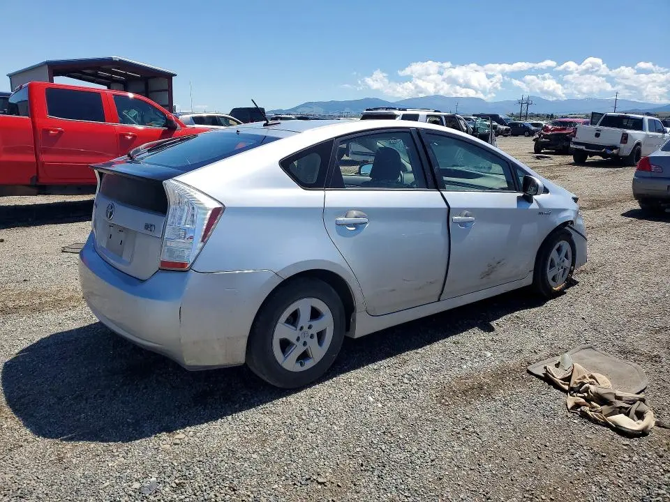 2010 TOYOTA PRIUS III  