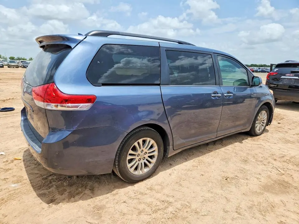 2014 TOYOTA SIENNA XLE 8-PASSENGER  