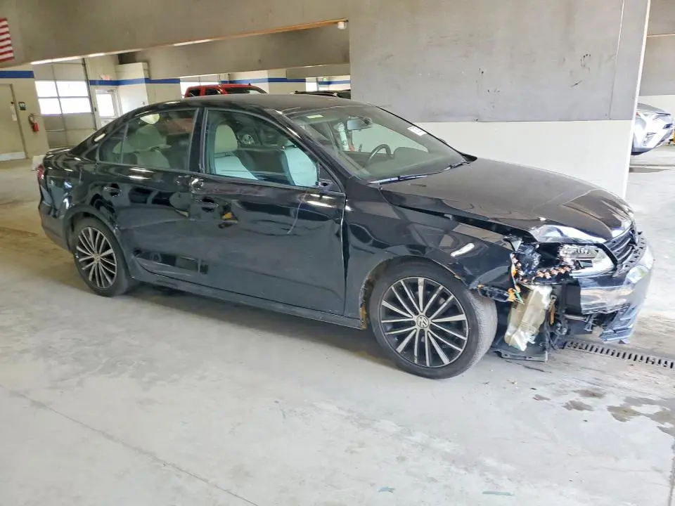 2016 VOLKSWAGEN JETTA SPORT  