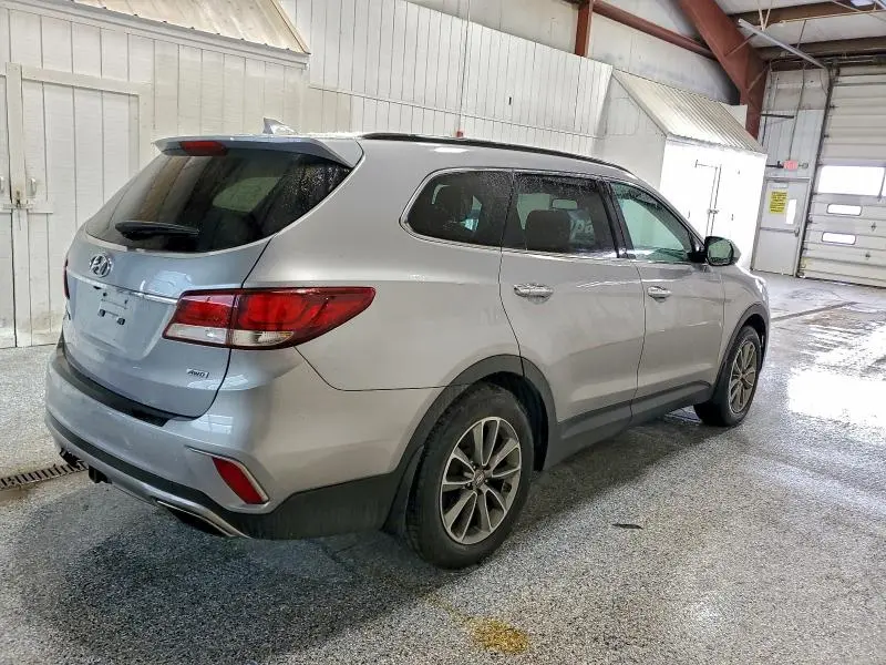 2018 HYUNDAI SANTA FE SE  
