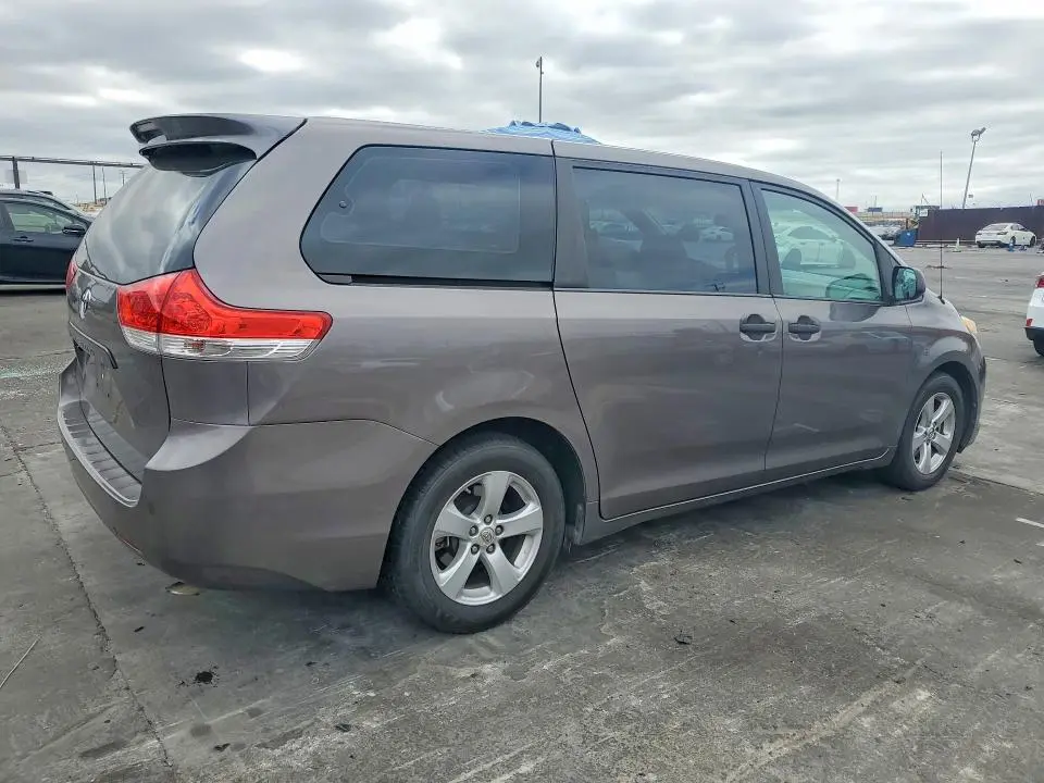 2014 TOYOTA SIENNA L 7-PASSENGER  