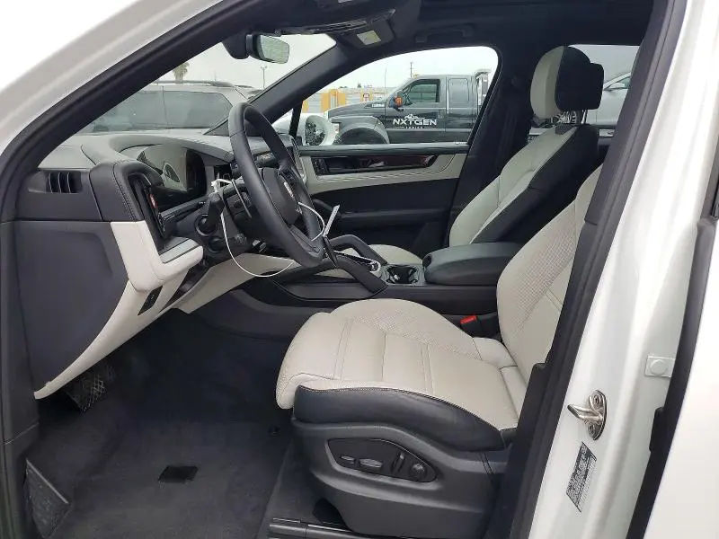 2025 PORSCHE CAYENNE   