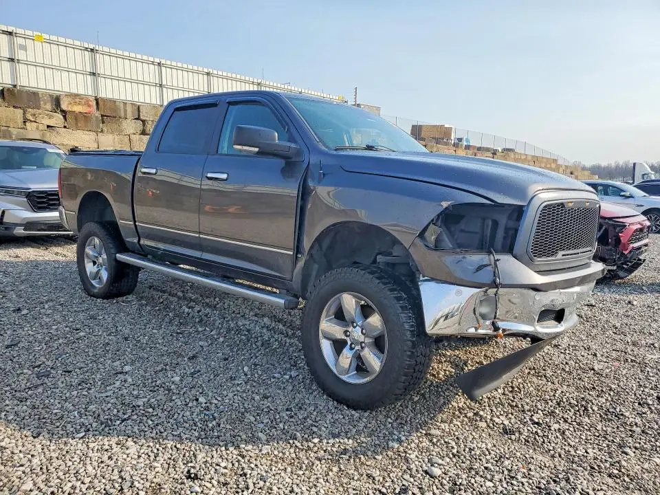 2018 RAM 1500 SLT  