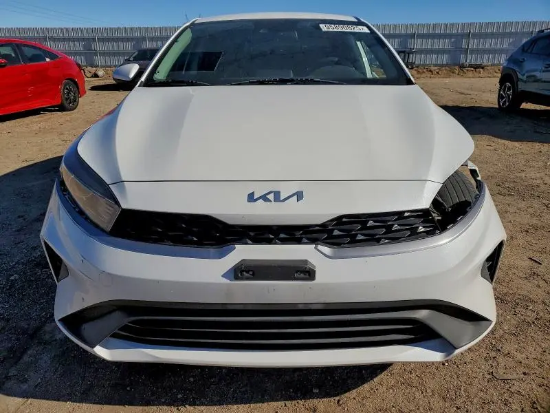 2023 KIA FORTE LX  