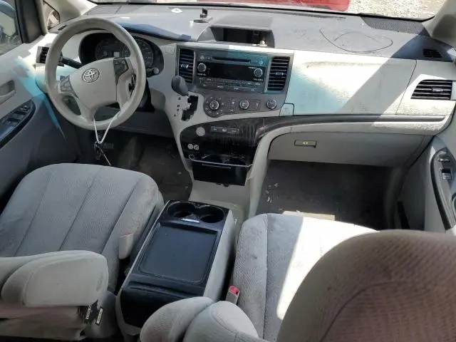 2011 TOYOTA SIENNA LE