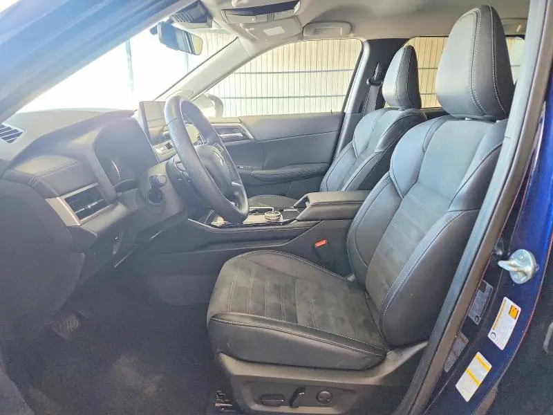 2025 MITSUBISHI OUTLANDER SE  