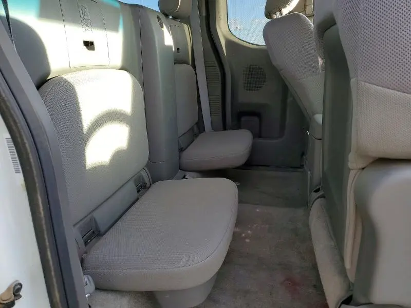 2014 NISSAN FRONTIER S  