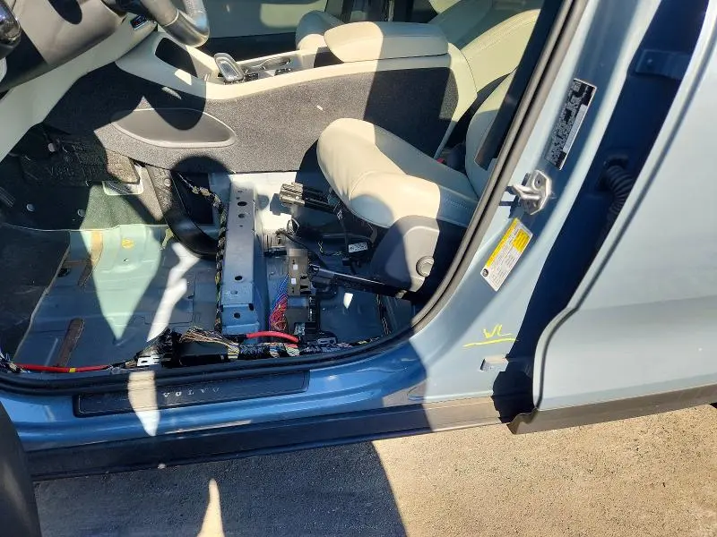 2020 VOLVO XC40 T5 MOMENTUM  