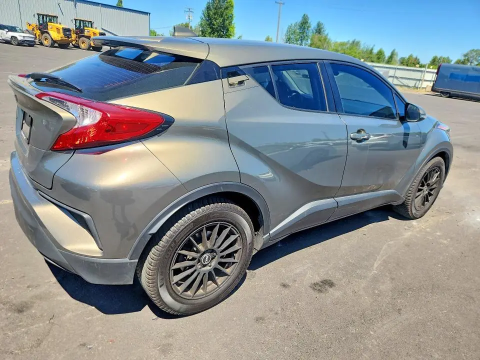 2021 TOYOTA C-HR LE  