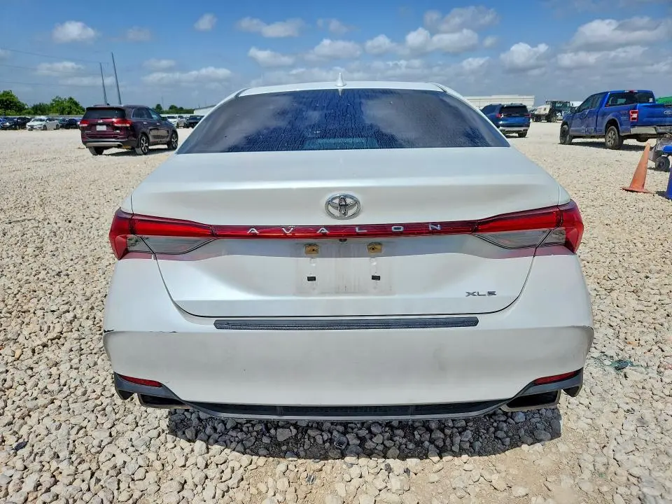 2021 TOYOTA AVALON XLE  