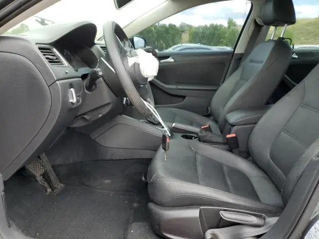 2011 VOLKSWAGEN JETTA SE  