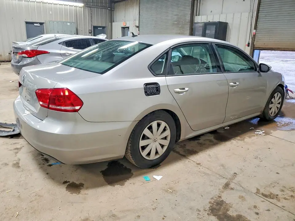 2012 VOLKSWAGEN PASSAT S  