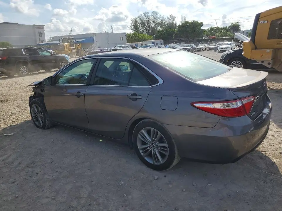 2015 TOYOTA CAMRY SE  