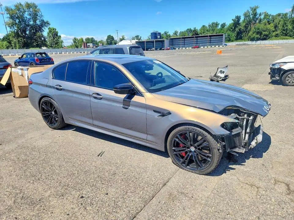 2022 BMW M5   