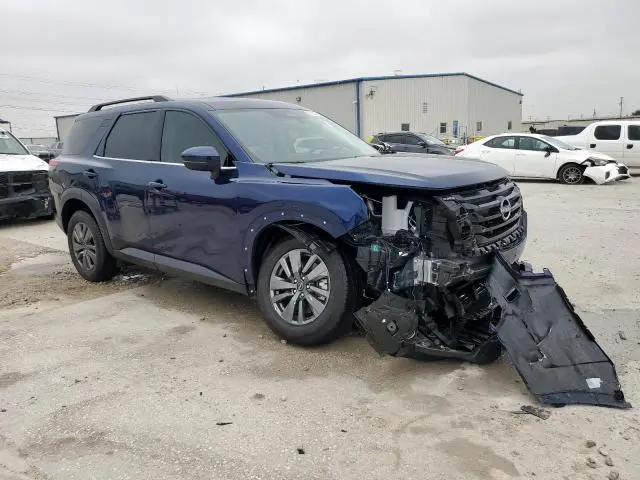 2025 NISSAN PATHFINDER SV  