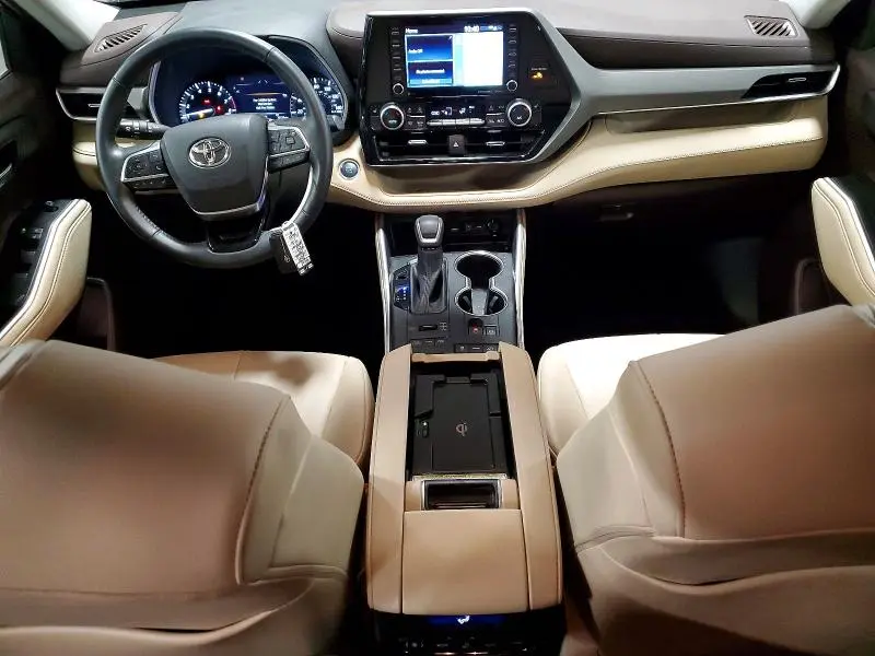 2021 TOYOTA HIGHLANDER XLE  