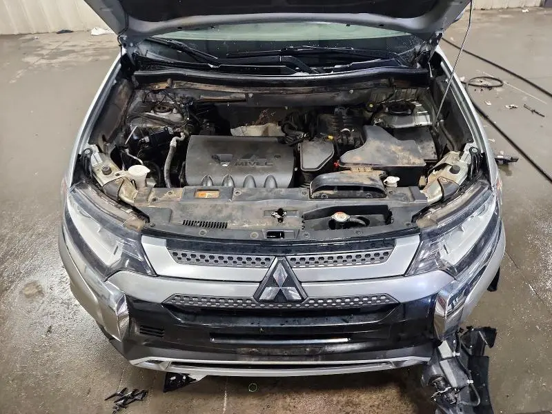 2020 MITSUBISHI OUTLANDER SE  