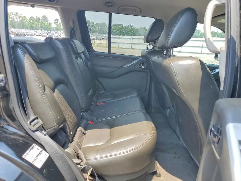 2011 NISSAN PATHFINDER S  