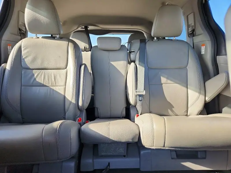 2018 TOYOTA SIENNA XLE PREMIUM 8-PASSENGER  