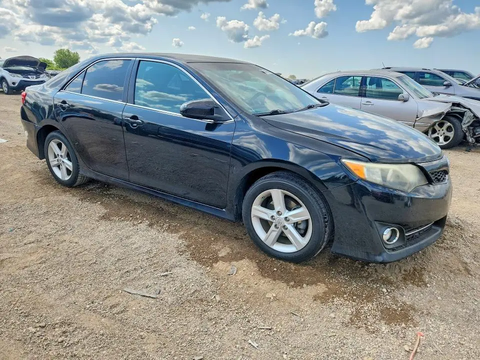 2013 TOYOTA CAMRY SE  