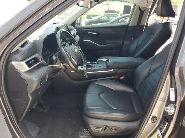 2021 TOYOTA HIGHLANDER XLE  
