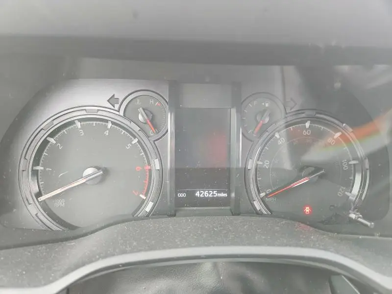 2024 TOYOTA 4RUNNER SR5  