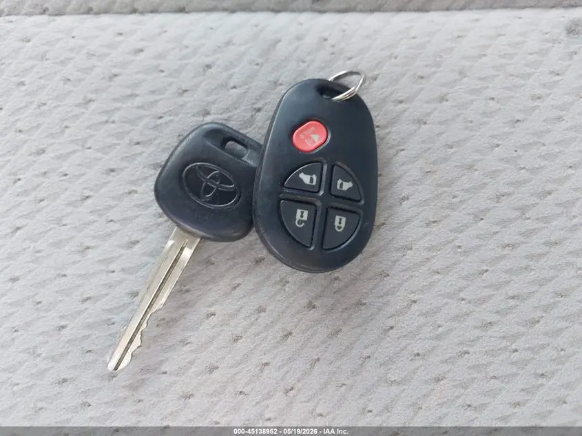 2012 TOYOTA SIENNA LE V6 8 PASSENGER