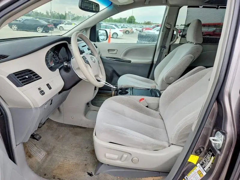 2011 TOYOTA SIENNA LE  