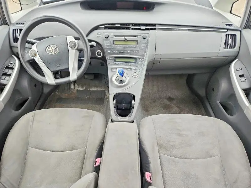2010 TOYOTA PRIUS III  