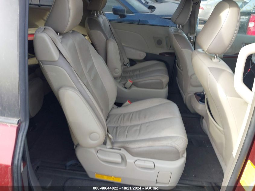 2011 TOYOTA SIENNA LIMITED