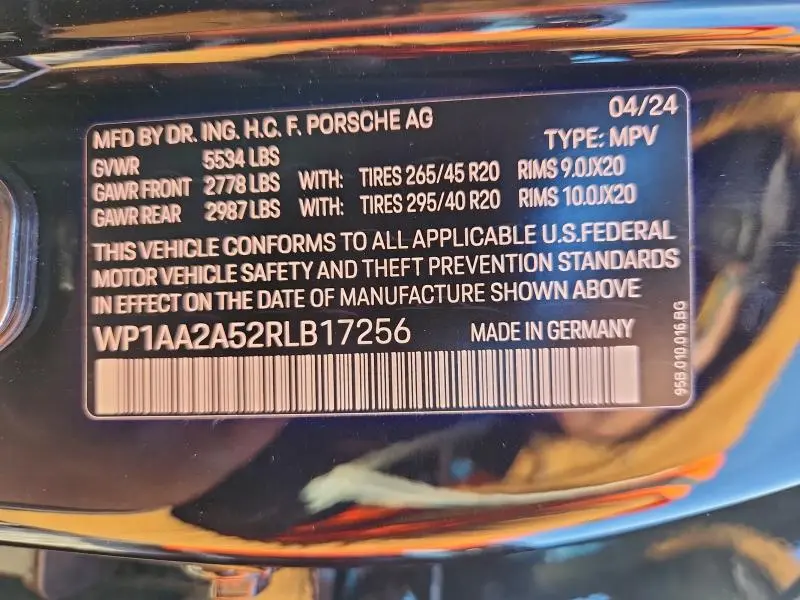 2024 PORSCHE MACAN BASE  