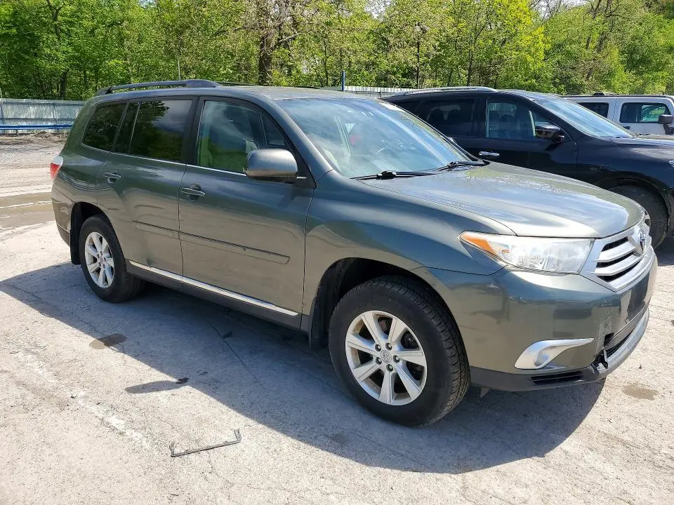 2012 TOYOTA HIGHLANDER SE  